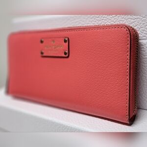 KATE SPADE ZIP AROUND LEATHER WALLET in Pink Salmon NWOT